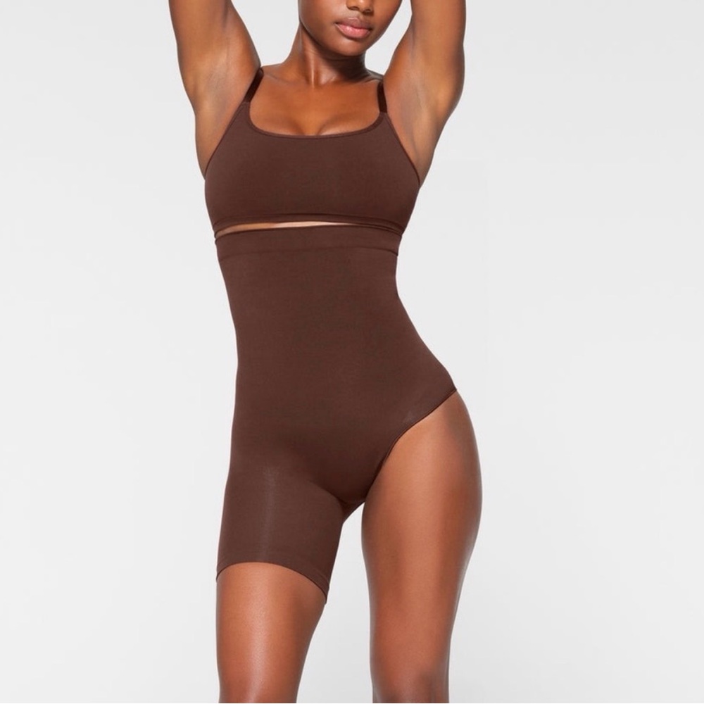 SKIMS Solution Shapewear Shorts Cocoa